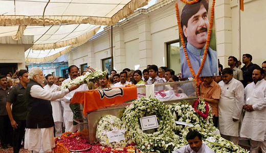 BJP leaders bid emotional adieu to Gopinath Munde